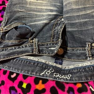 Seven7 Women's Dark Wash Cropped Jeans